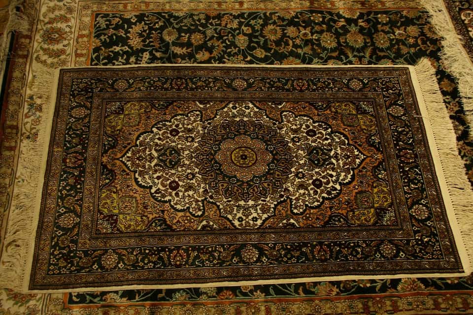 Cómo eliminar las manchas de las alfombras