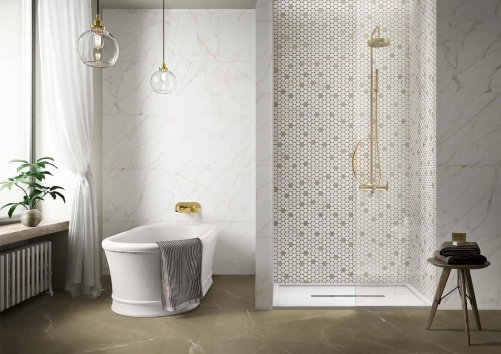 ducha con azulejos