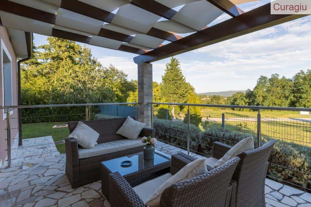 brown wicker chairs and table