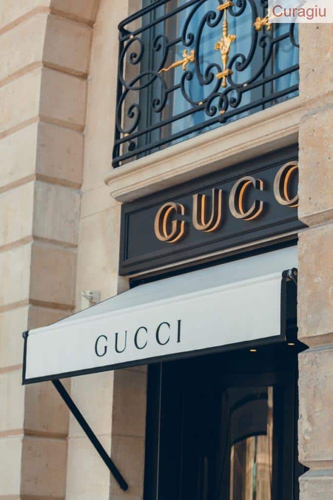 a building with a sign that says gucci