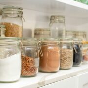 Cómo organizar la despensa para comprar menos y aprovechar mejor los alimentos